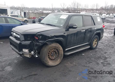 2010 Toyota 4Runner Sr5 V6 z USA, uszkodzony, nr VIN JTEBU5JR0A5009904